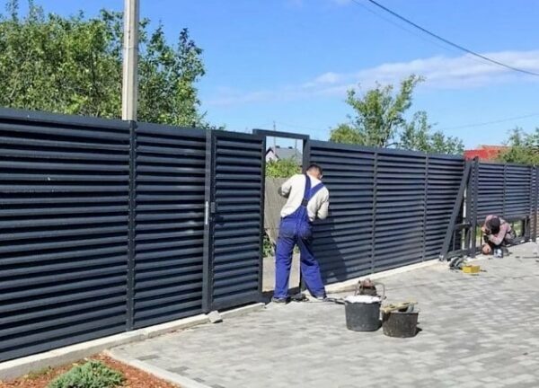 Ремонт забора жалюзи